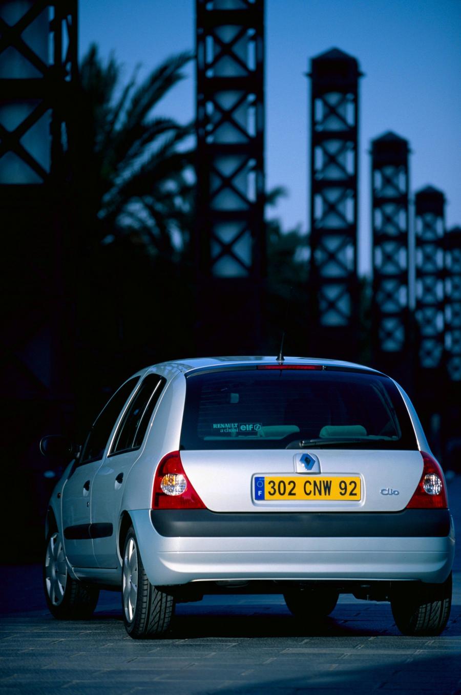  Renault Clio 5-Door 2001 года  (фото 10 из 14)